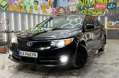 Седан Toyota Camry 2014 в Києві