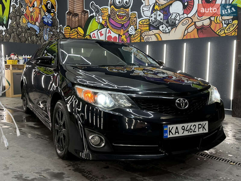 Седан Toyota Camry 2014 в Киеве фото 10 Седан Toyota Camry 2014 в Киеве