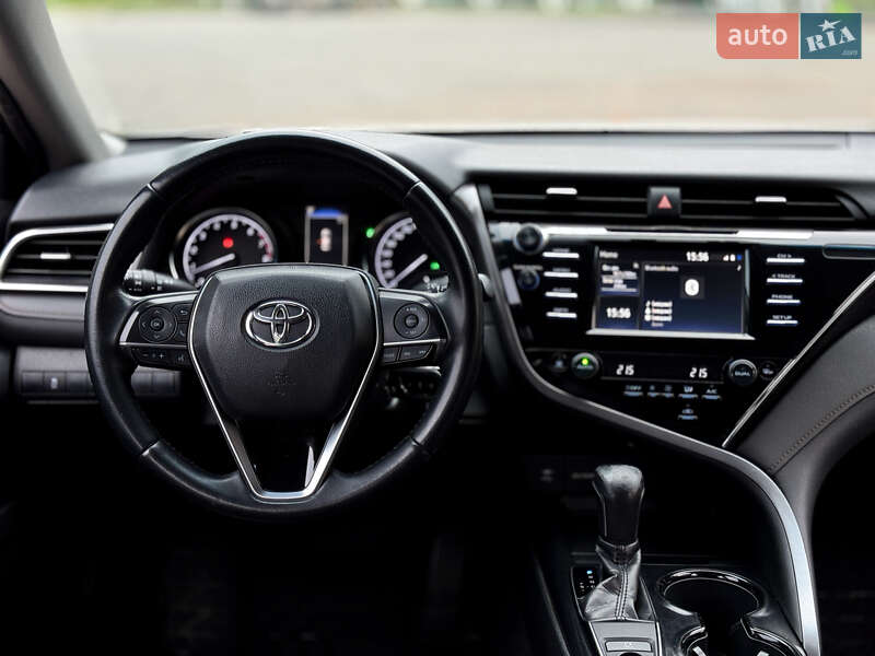Седан Toyota Camry 2017 в Києві