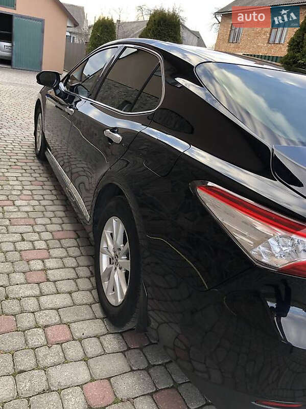 Седан Toyota Camry 2017 в Красном фото 4 Седан Toyota Camry 2017 в Красном