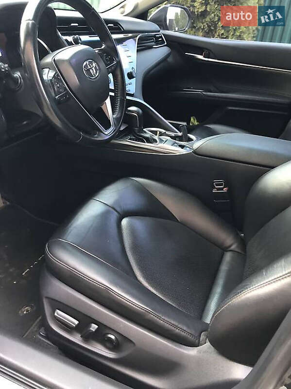 Седан Toyota Camry 2017 в Красном фото 11 Седан Toyota Camry 2017 в Красном