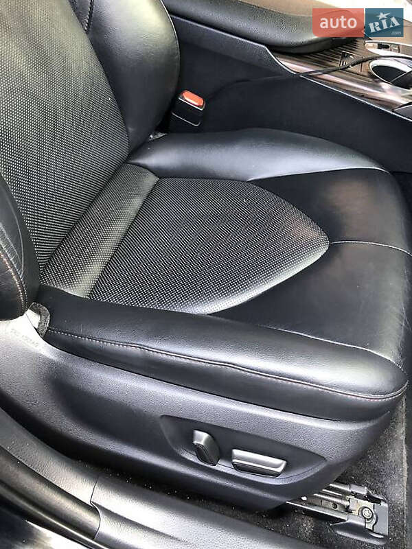 Седан Toyota Camry 2017 в Красном фото 14 Седан Toyota Camry 2017 в Красном