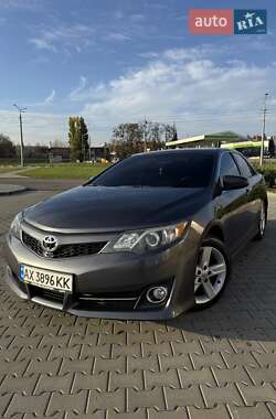 Седан Toyota Camry 2013 в Харкові