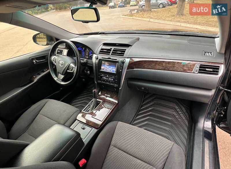 Седан Toyota Camry 2017 в Кривом Роге