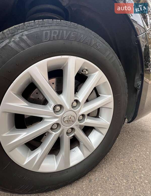 Седан Toyota Camry 2017 в Кривом Роге