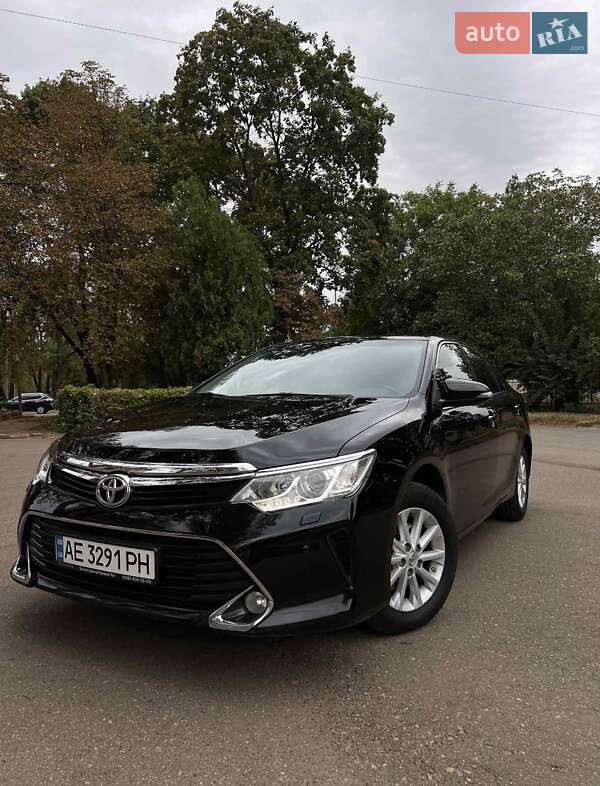 Седан Toyota Camry 2017 в Кривом Роге