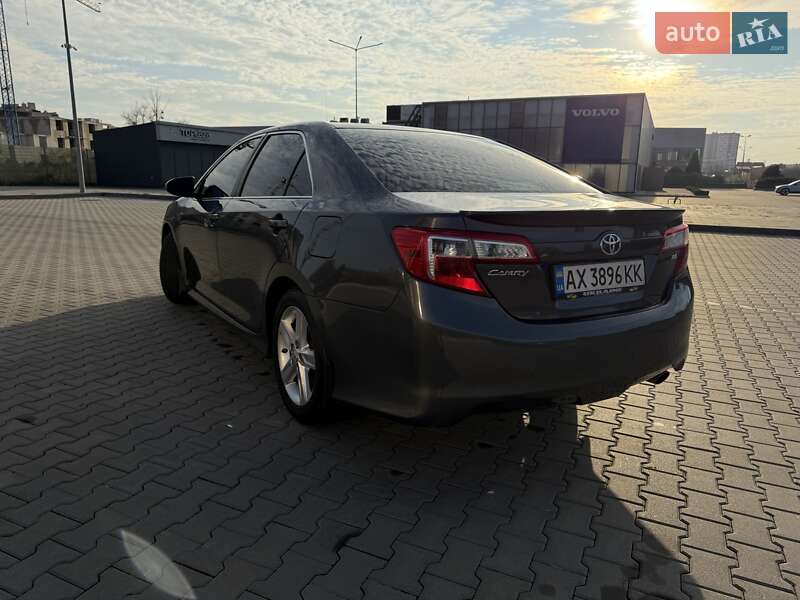 Седан Toyota Camry 2013 в Харькове