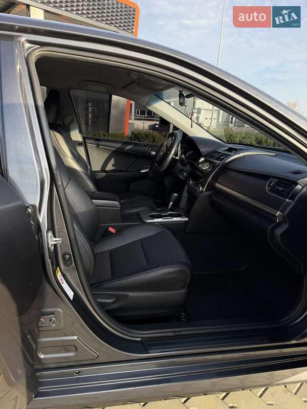 Седан Toyota Camry 2013 в Харькове