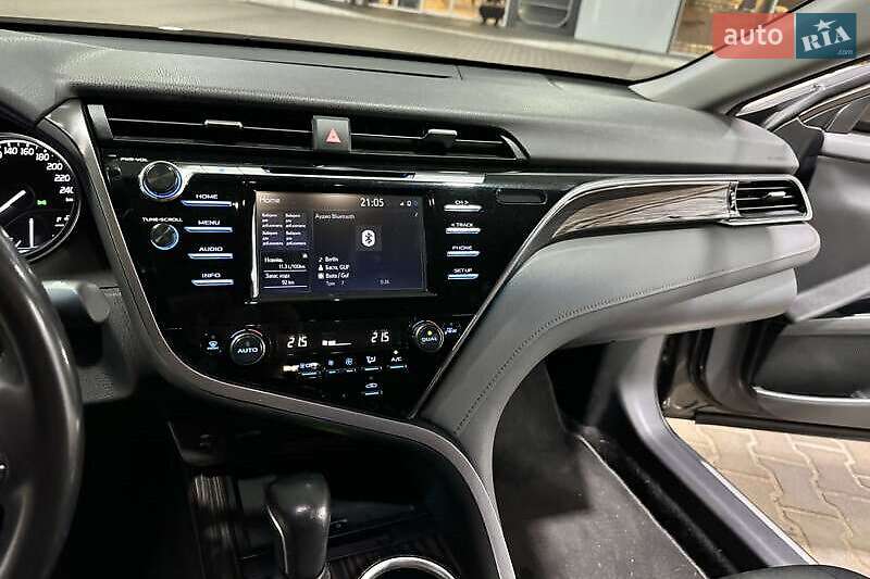 Седан Toyota Camry 2019 в Львове