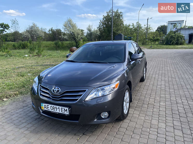 Седан Toyota Camry 2011 в Днепре