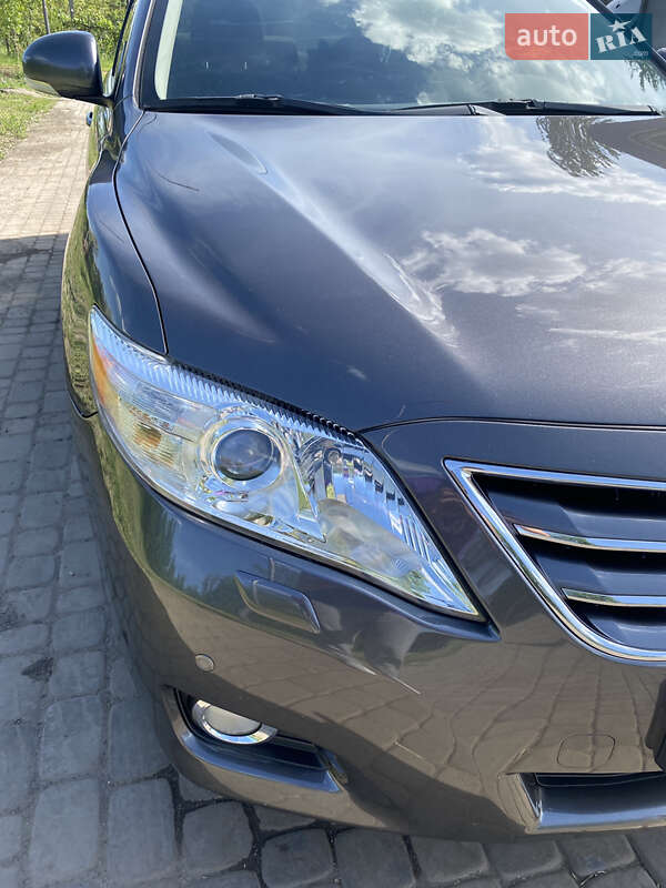 Седан Toyota Camry 2011 в Днепре