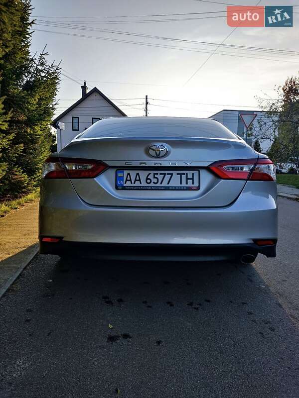 Седан Toyota Camry 2017 в Киеве