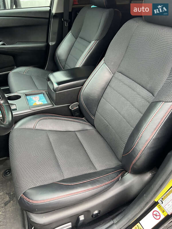 Седан Toyota Camry 2017 в Львове