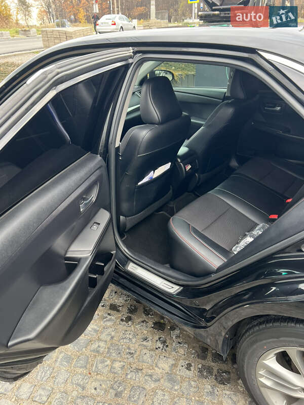 Седан Toyota Camry 2017 в Львове