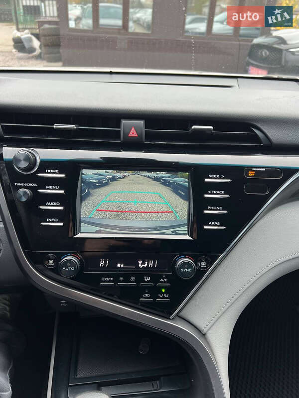 Седан Toyota Camry 2018 в Полтаві