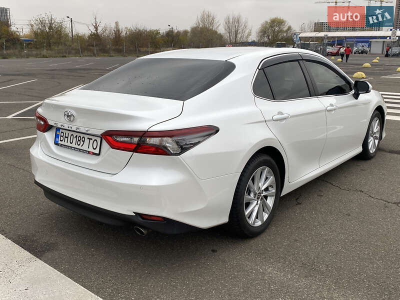 Седан Toyota Camry 2023 в Киеве