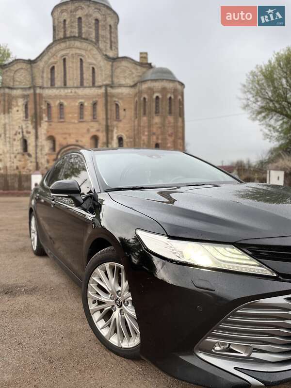 Седан Toyota Camry 2019 в Житомире