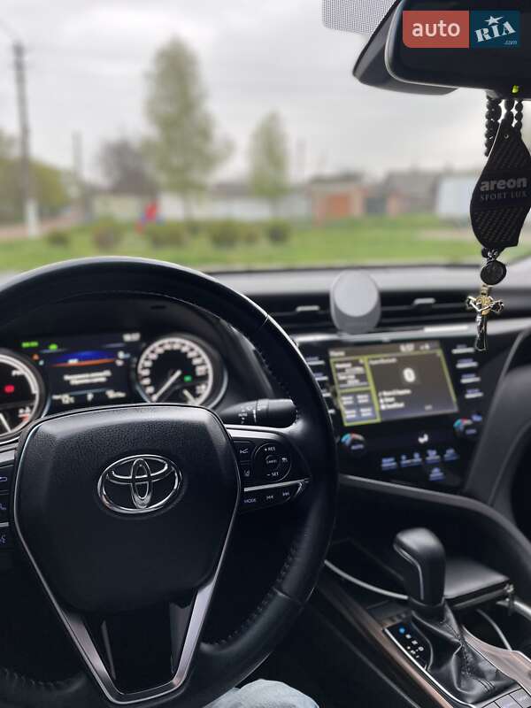 Седан Toyota Camry 2019 в Житомире