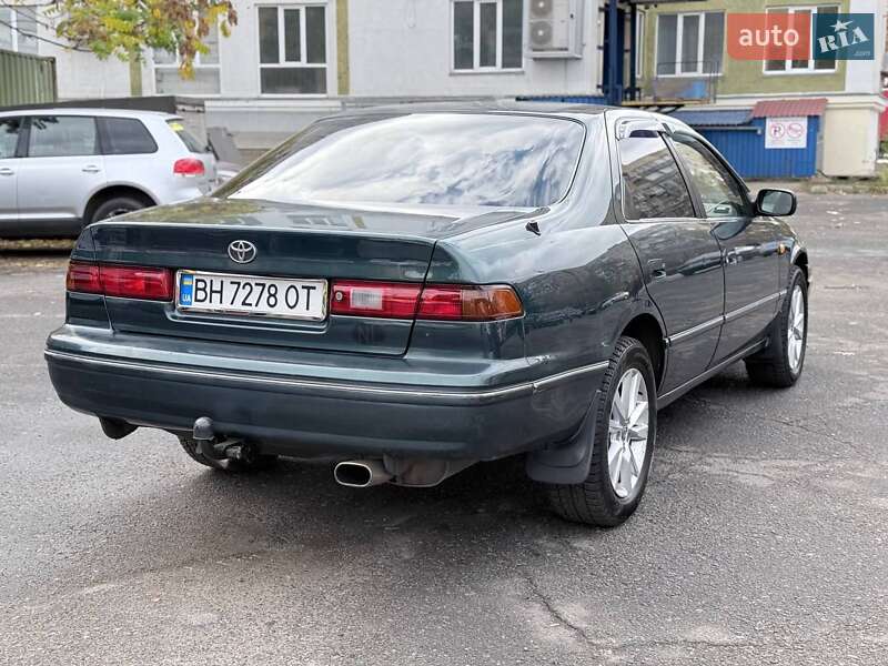 Седан Toyota Camry 1997 в Одессе