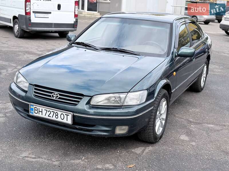 Седан Toyota Camry 1997 в Одессе