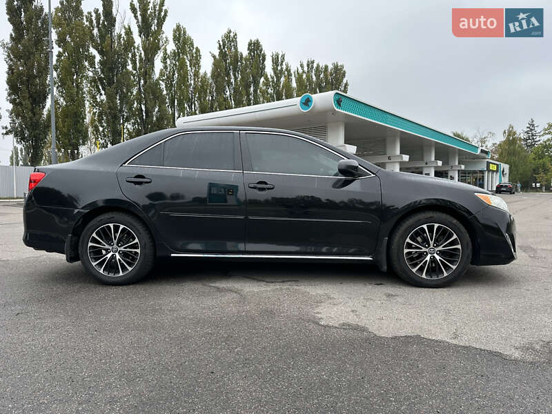 Седан Toyota Camry 2014 в Киеве