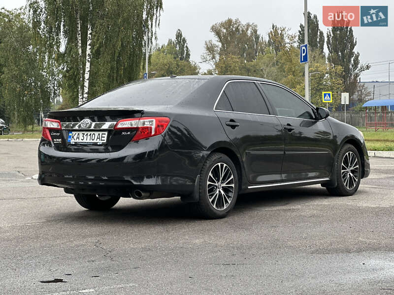 Седан Toyota Camry 2014 в Киеве