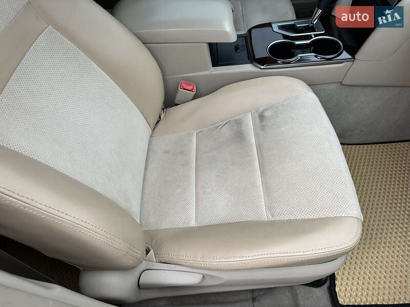 Седан Toyota Camry 2014 в Киеве