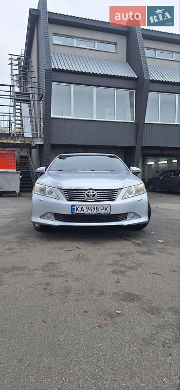 Седан Toyota Camry 2012 в Киеве