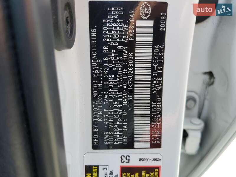 Седан Toyota Camry 2019 в Киеве