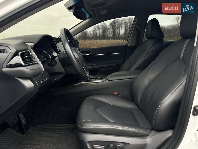 Седан Toyota Camry 2023 в Киеве фото 12 Седан Toyota Camry 2023 в Киеве