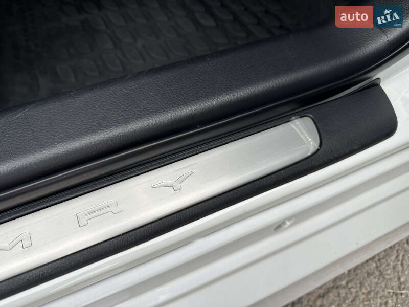 Седан Toyota Camry 2023 в Киеве фото 20 Седан Toyota Camry 2023 в Киеве