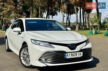 Седан Toyota Camry 2019 в Киеве