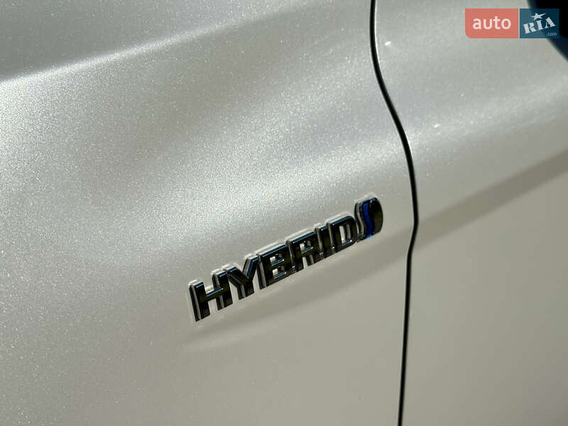 Седан Toyota Camry 2019 в Киеве