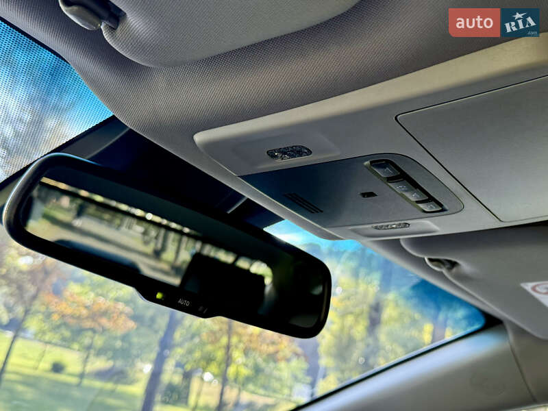 Седан Toyota Camry 2019 в Киеве