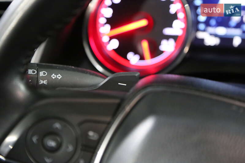 Седан Toyota Camry 2019 в Киеве