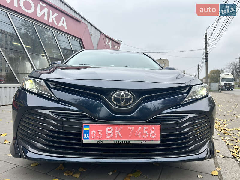 Седан Toyota Camry 2020 в Миколаєві