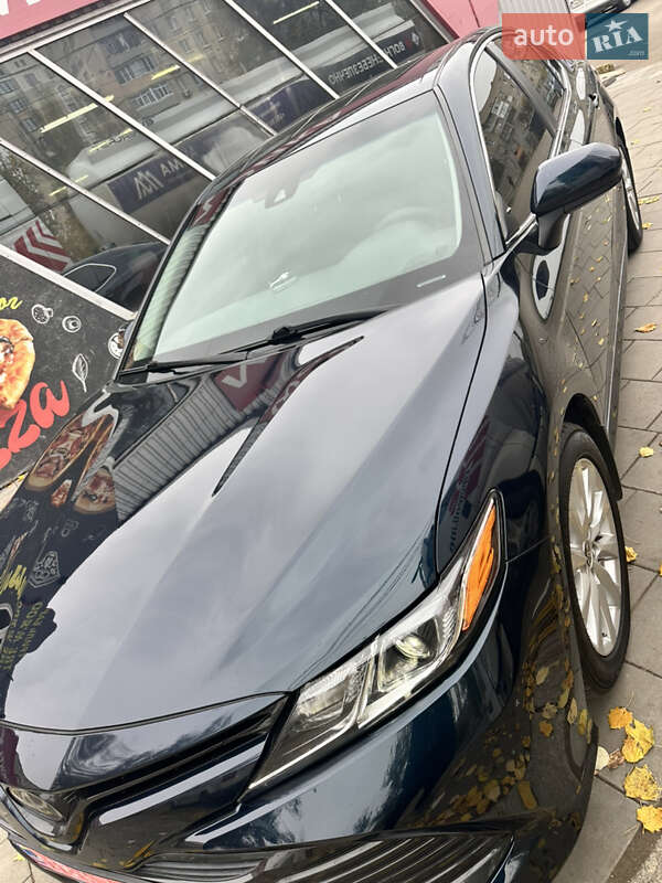 Седан Toyota Camry 2020 в Миколаєві