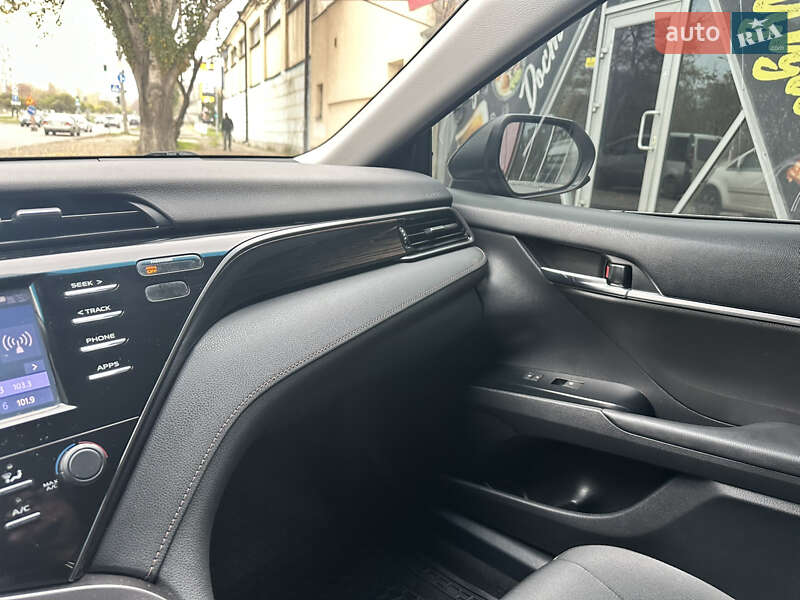 Седан Toyota Camry 2020 в Миколаєві
