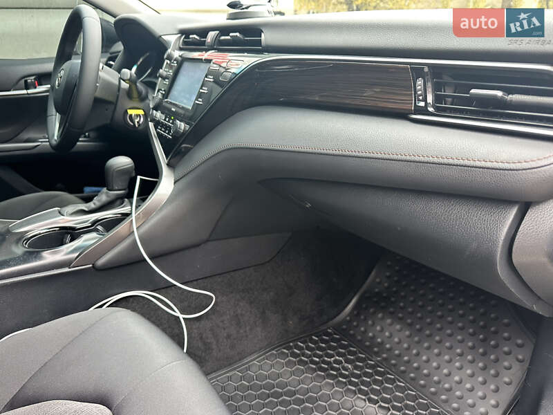 Седан Toyota Camry 2020 в Миколаєві