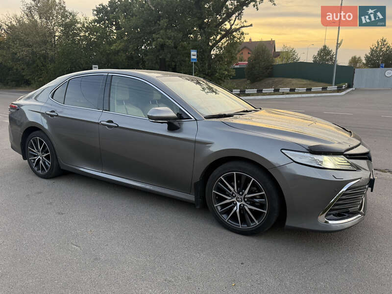 Седан Toyota Camry 2021 в Киеве