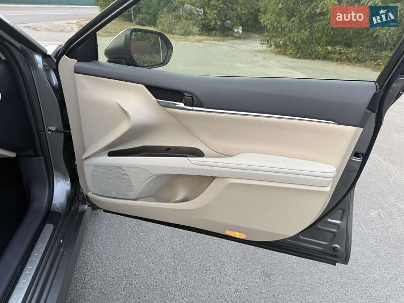 Седан Toyota Camry 2021 в Киеве