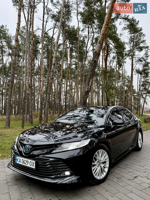 Седан Toyota Camry 2020 в Житомире