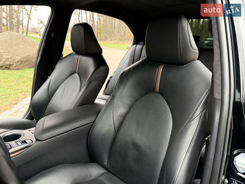 Седан Toyota Camry 2020 в Житомире