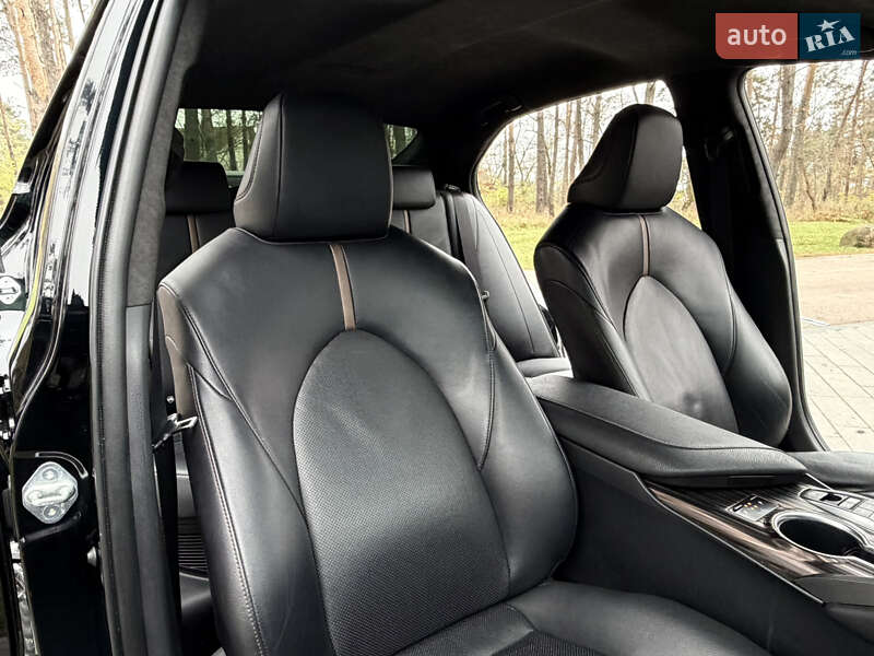 Седан Toyota Camry 2020 в Житомире