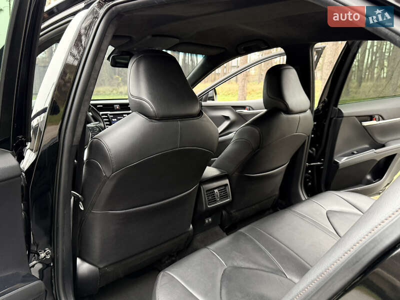 Седан Toyota Camry 2020 в Житомире