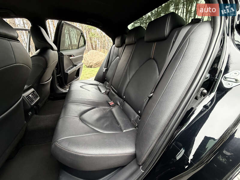 Седан Toyota Camry 2020 в Житомире