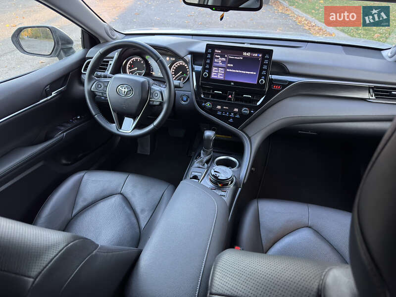 Седан Toyota Camry 2021 в Днепре