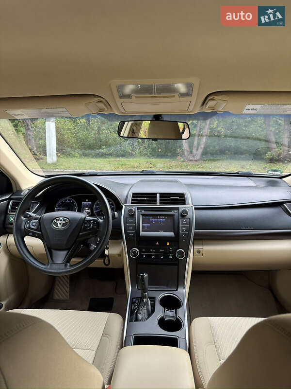 Седан Toyota Camry 2016 в Рівному