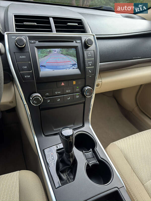 Седан Toyota Camry 2016 в Рівному