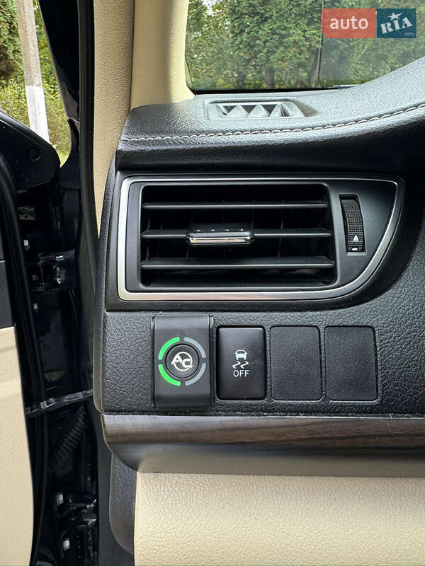 Седан Toyota Camry 2016 в Рівному